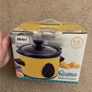Brand New in Box Parini Yellow 1.5 Quart Slow Cooker / Queso Cooker